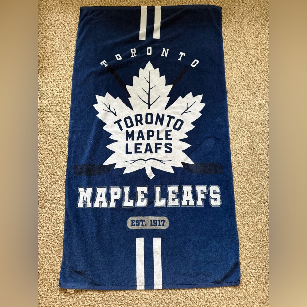Toronto Maple Leafs NHL 100% Cotton Beach Towel